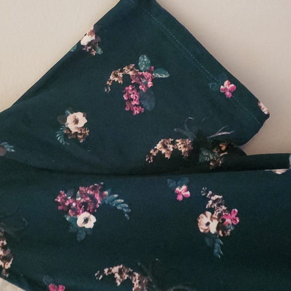 Forest green rushed short sleeve summer dress. - Picture 3 of 5